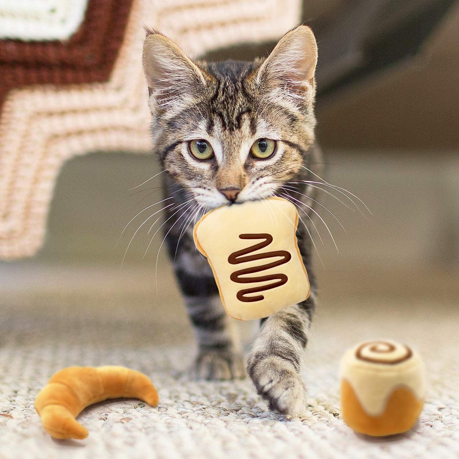 Bread Catnip Toys Kitten Interactive Toys for Cat Lover Gifts Kitty Chew Bite Kick Toys Supplies Baguette Croissant Pretzel Toast Bun Cinnamon Roll Plush Catmint Pet Birthday Presents Set of 6